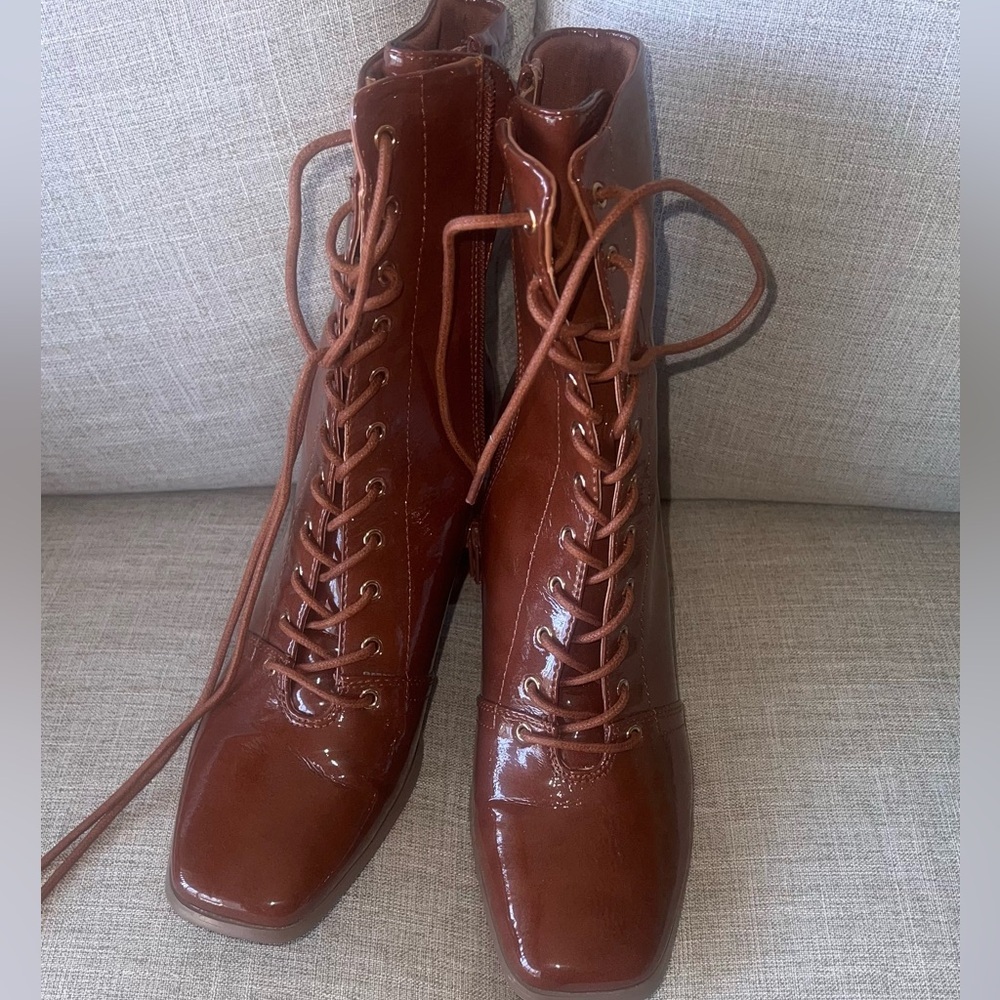 Never worn. Excellent condition of course.